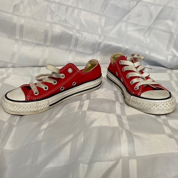 Kids Red Converse Sneakers Size 11 - Picture 1 of 5
